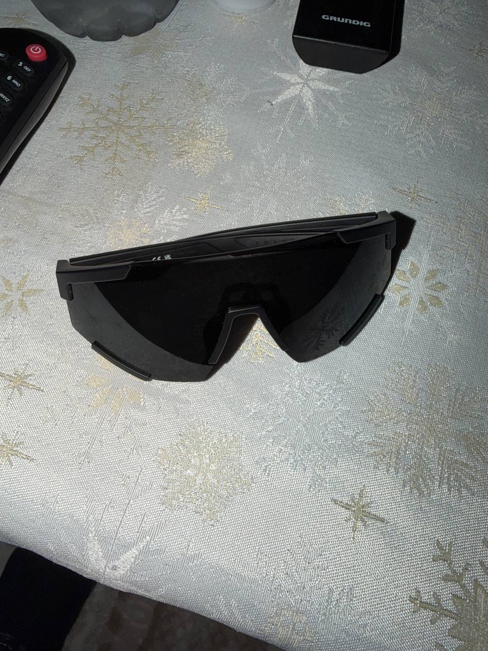 Shiten syzat prada linea sunglasses orgjinal me kuti tveten orgjinale